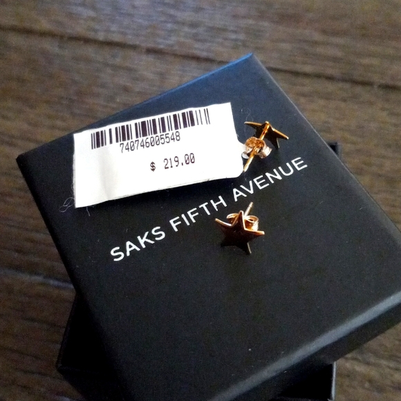 NWT 14KT SOLID GOLD STAR SAKS 5TH AVENUE EARRINGS - Picture 3 of 4
